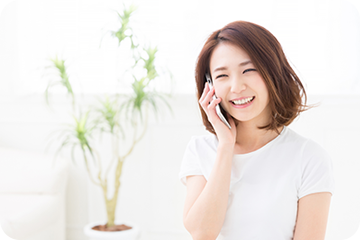 電話をしている女性